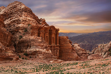 Der Blick in das Tal von Petra in Jordanien